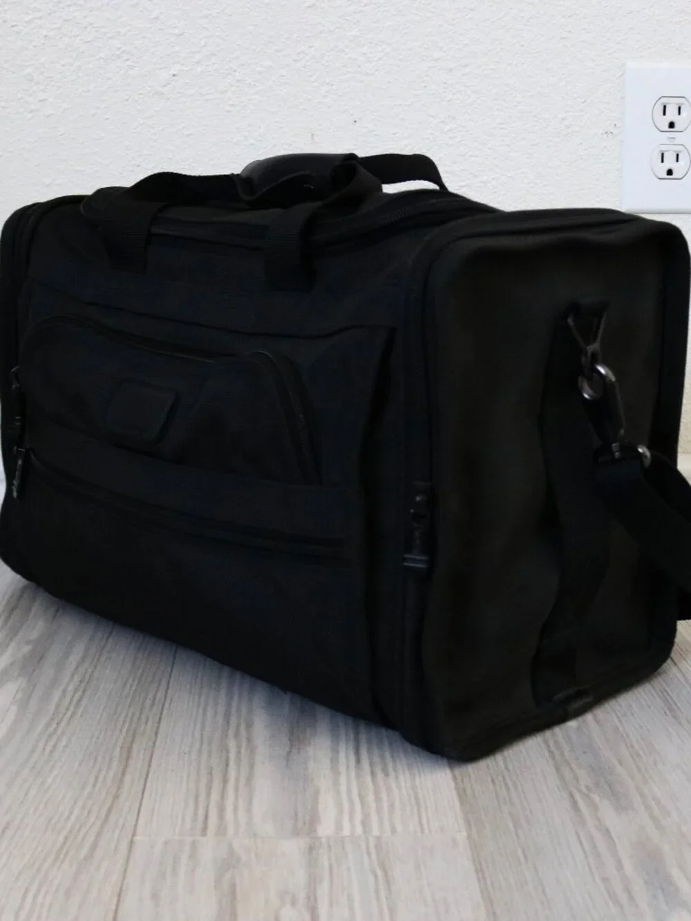 TUMI Alpha Duffle Bag Carry-On Black Ballistic Nylon Weekender Travel 221D3